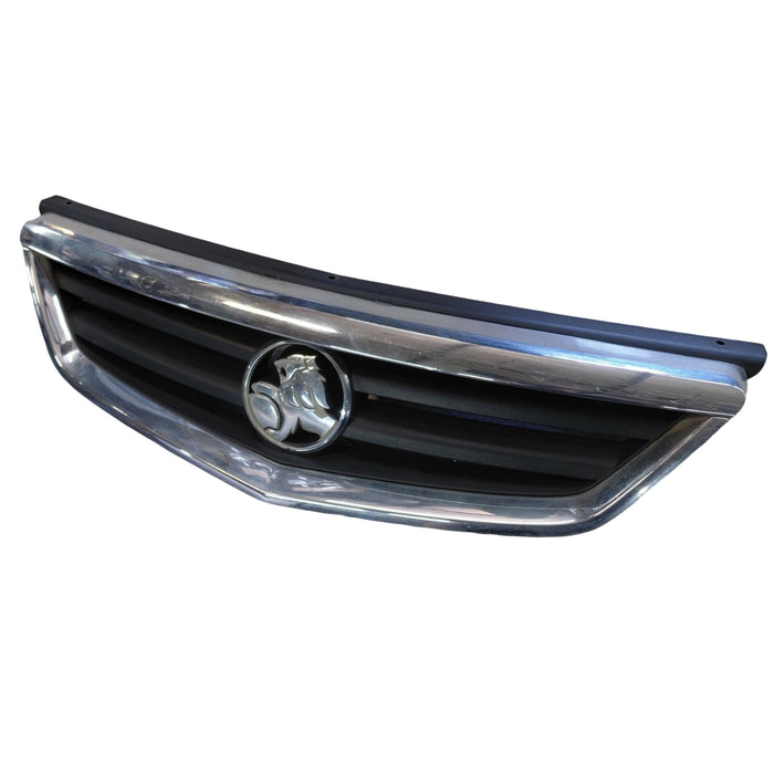 Pic003 - VY Holden Commodore Berlina - Chrome Grille with Badge