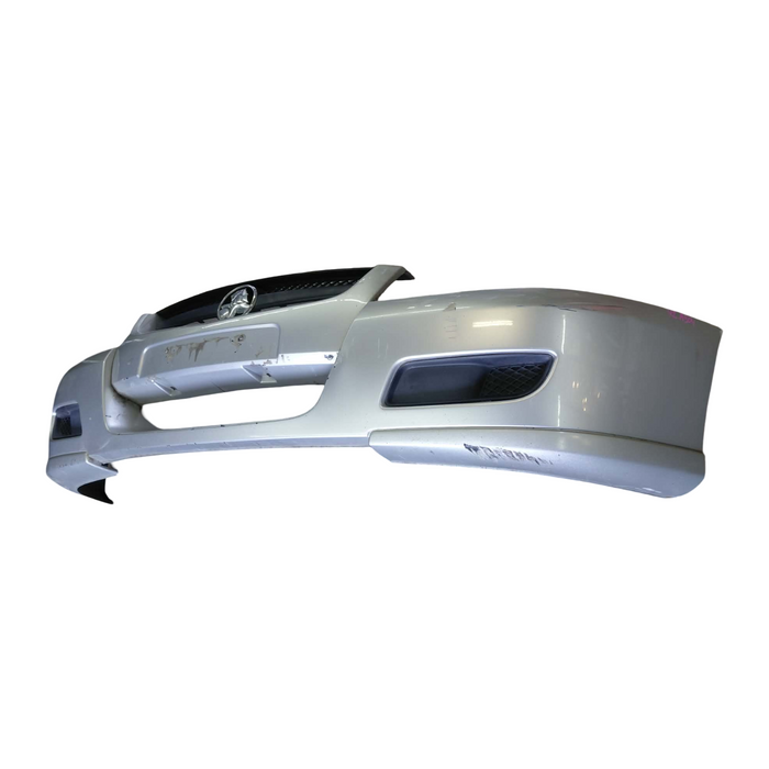 A304 - VZ Holden Commodore SEDAN - Front Bar w/ Upper Grille GENUINE - SILVER #470G