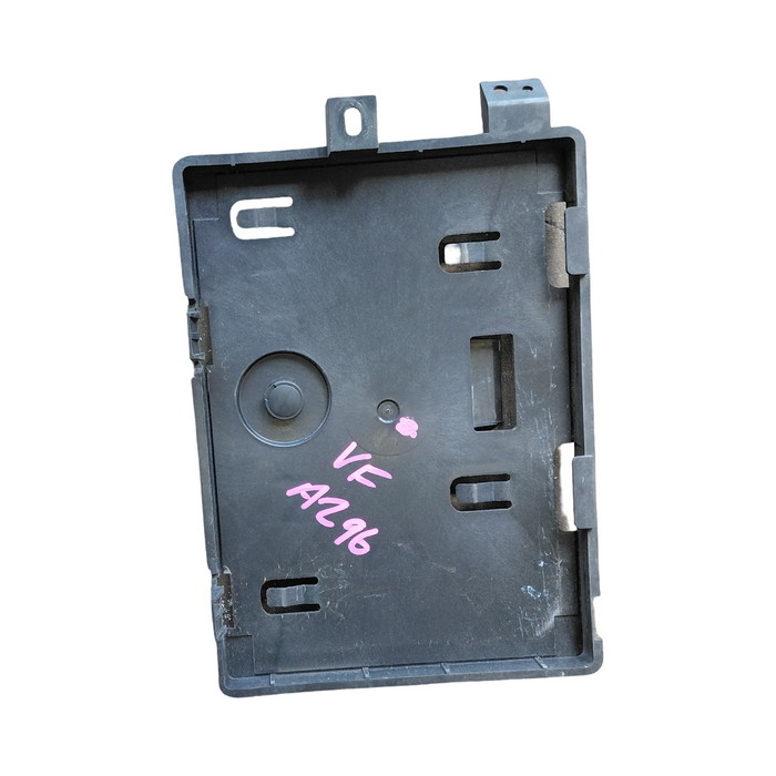 A296 - Oct 2014 VF Holden Calais V6 LFX Auto  - ECU Bracket
