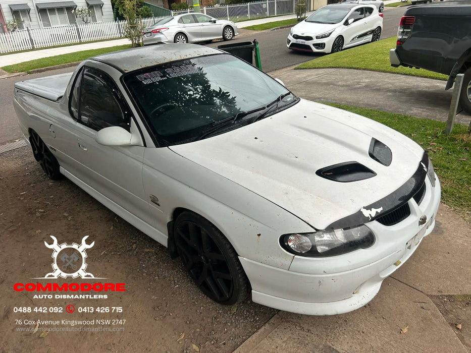 VUSS003 - VU SS HOLDEN COMMODORE - Front Bar with Fog Lights & Upper Grille - HERON WHITE #J073