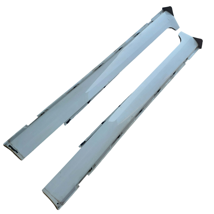 A296 - VF Holden Calais Sedan - Sideskirts (set) Heron White #679F