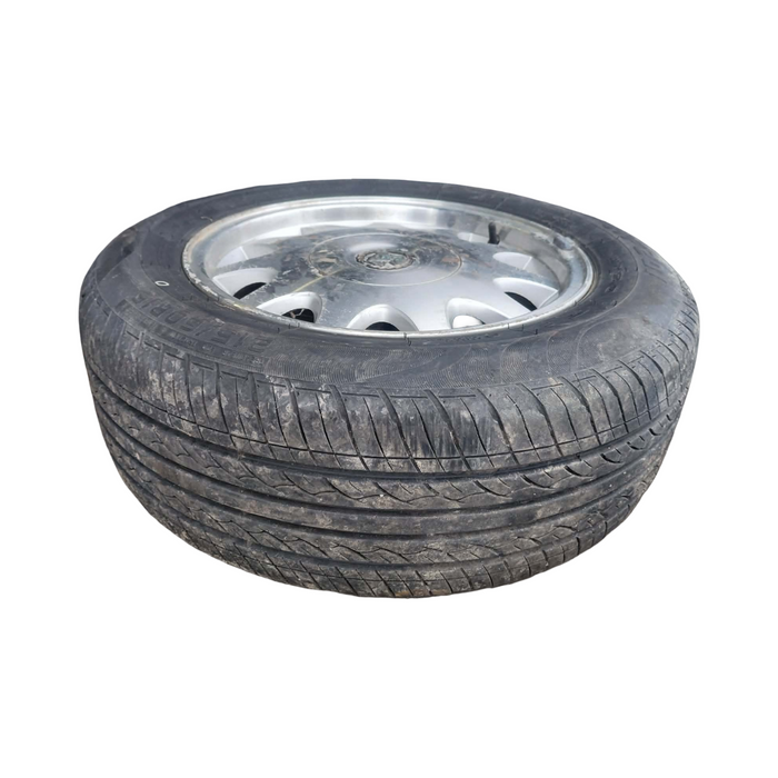 A184 - WH Holden Statesman/Caprice - Wheels/Tyres 15" w/ Centre Caps (SET OF 5) 215/50R15