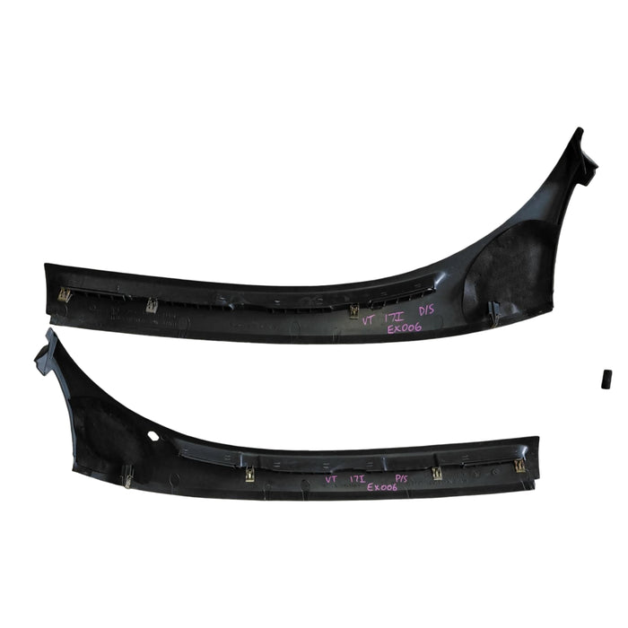 EX006 - VT Series II Holden Commodore Sedan - Top Dash Vents (PAIR) - TRIM: #17i
