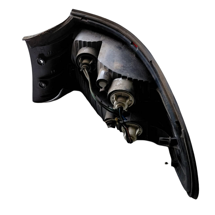 A261 - VT / VX Holden Berlina Sedan V6 Auto - PASSENGER SIDE Taillight GENUINE