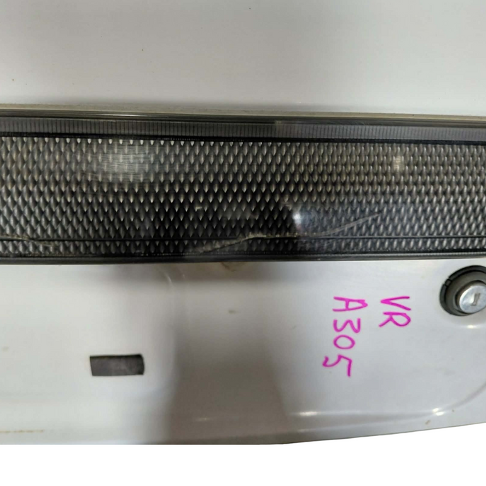 A305 - VR Holden Commodore SEDAN - Bootlid w/ Inner Taillights & Garnish - ALASKAN WHITE #J064