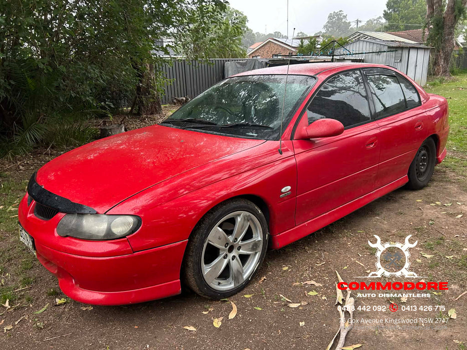 VXSS001 - VX SS HOLDEN COMMODORE - Bonnet w/ Badge - STING RED #687F