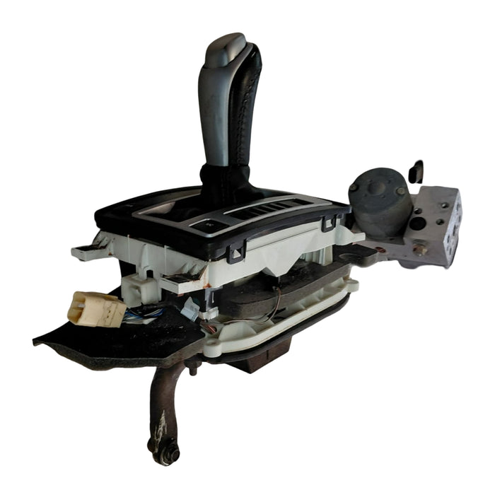 JM012 - WK Holden Statesman - Automatic Gear Shifter w/ Power & Traction Control Buttons - BLACK/SILVER