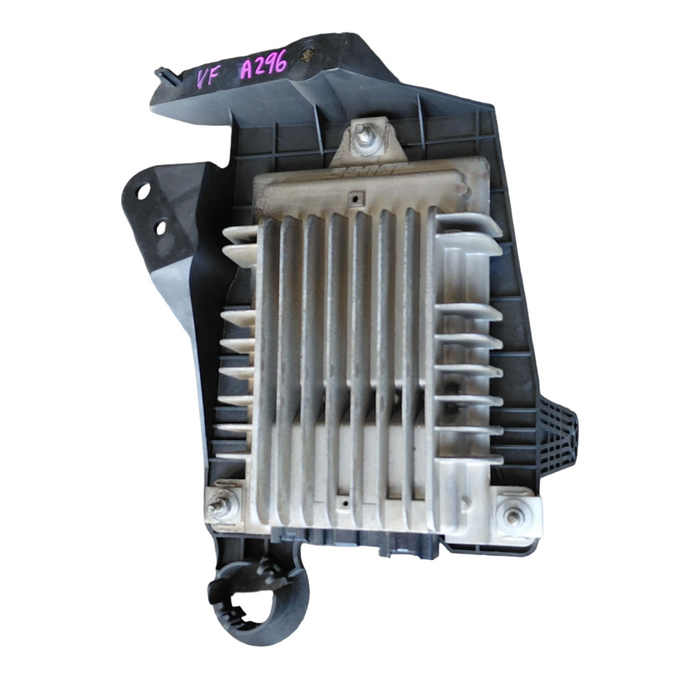 A296 - VF Holden Calais Sedan - Boose Amplifier