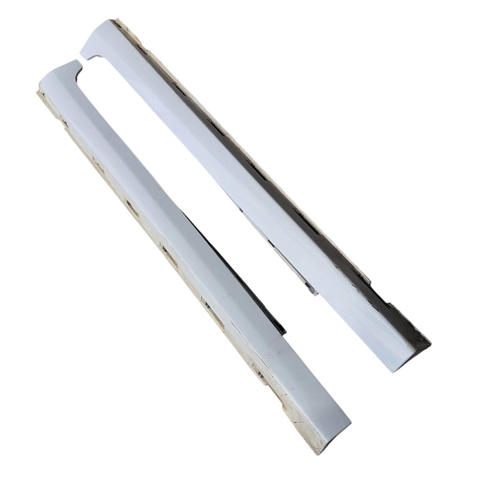 A288 - WM Holden Caprice V - Sideskirts (PAIR) - HERON WHITE #679F