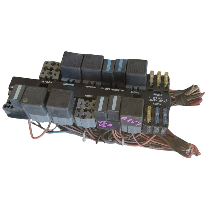 A257 - VS Holden Commodore SEDAN (1996) - Fuse Block V6 AUTO LG2
