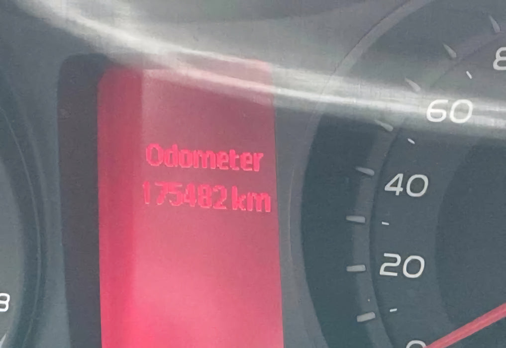 A207 - VE SV6 Holden Commodore SERIES II (2011) - Cluster LLT V6 AUTO - 175, 482kms (LVL 1 SV6) P/N: 92262605