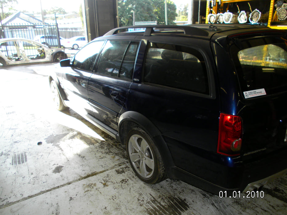 A041 - VT,VX,VY.VZ HOLDEN COMODORE / ADVENTRA WAGON - Seatbelt Passengers Rear (black) with Beige Plastic Bezel Trim