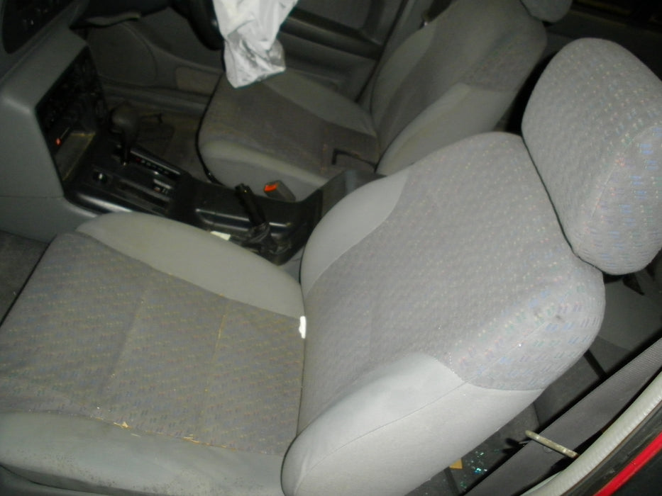 A072 - VS SERIES II Holden Commodore Sedan - Drivers Front Seat with rails