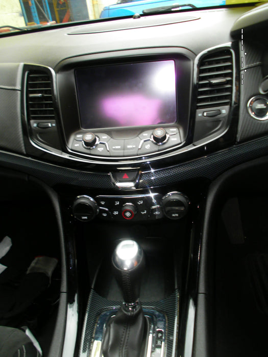 A069 - VF SERIES II Holden Commodore Sedan - Stereo Sat Nav