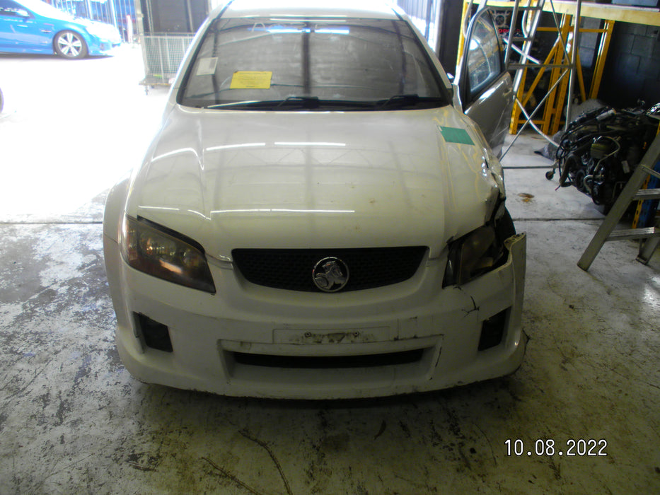 A035 - VE HOLDEN COMMODORE SEDAN SV6 - FUEL FLAP - HERON WHITE #679F