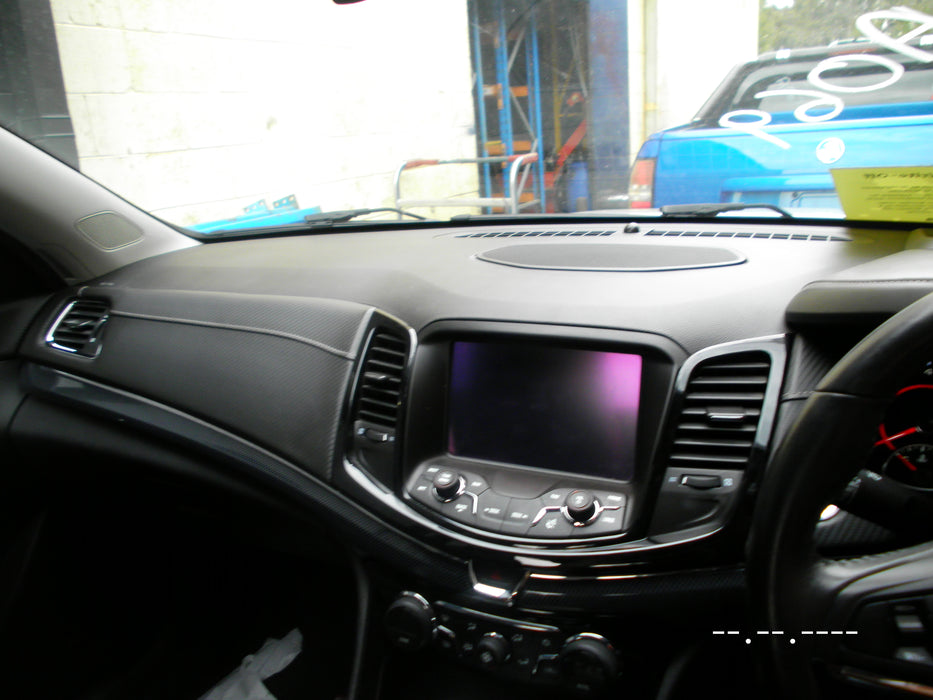 A069 - VF SERIES II Holden Commodore Sedan - Dash Spears
