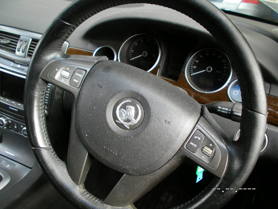 A052 - WM Holden Statesman/Caprice SERIES I Sedan (2008) - Cluster V6 AUTO LY7 - 232, 486kms