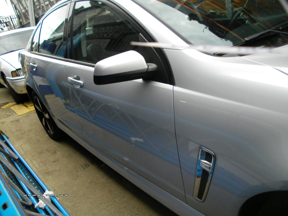A069 - VF SERIES II Holden Commodore Sedan - Driver's Side Guard Blinker