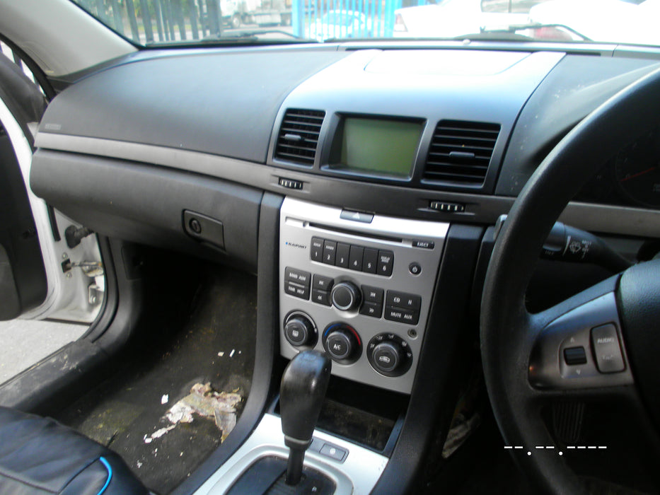 A062 - VE Holden Commodore Series I - BLAUPUNKT STEREO - SILVER