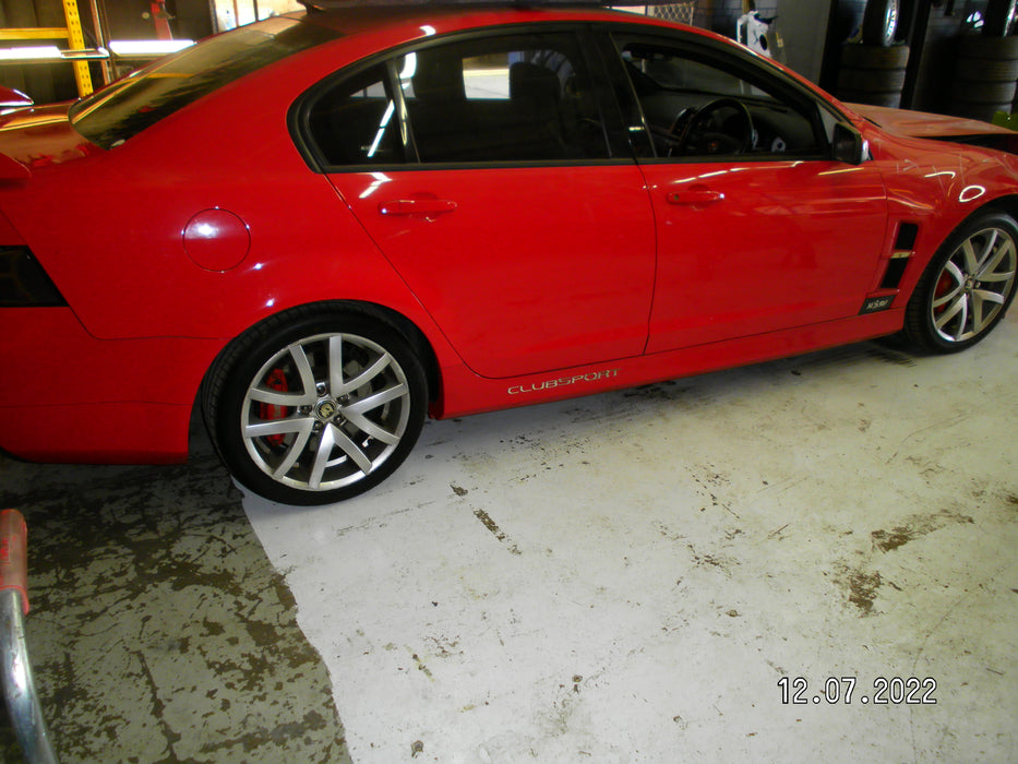 A033 - VE HOLDEN CLUBSPORT Sedan - Boot Harness