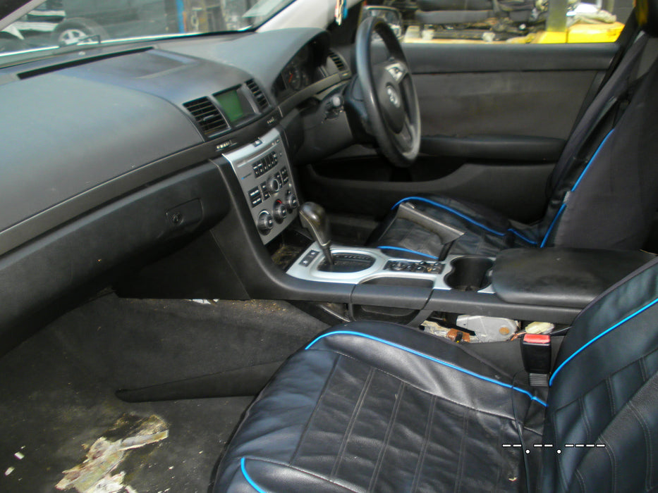 A062 - VE / Holden Commodore Series I- Centre Dash Facia