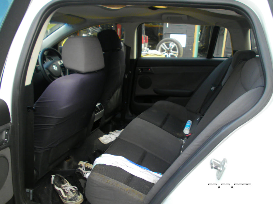 A062 - VE Holden Commodore Series I - Seatbelt Driver's Side Rear