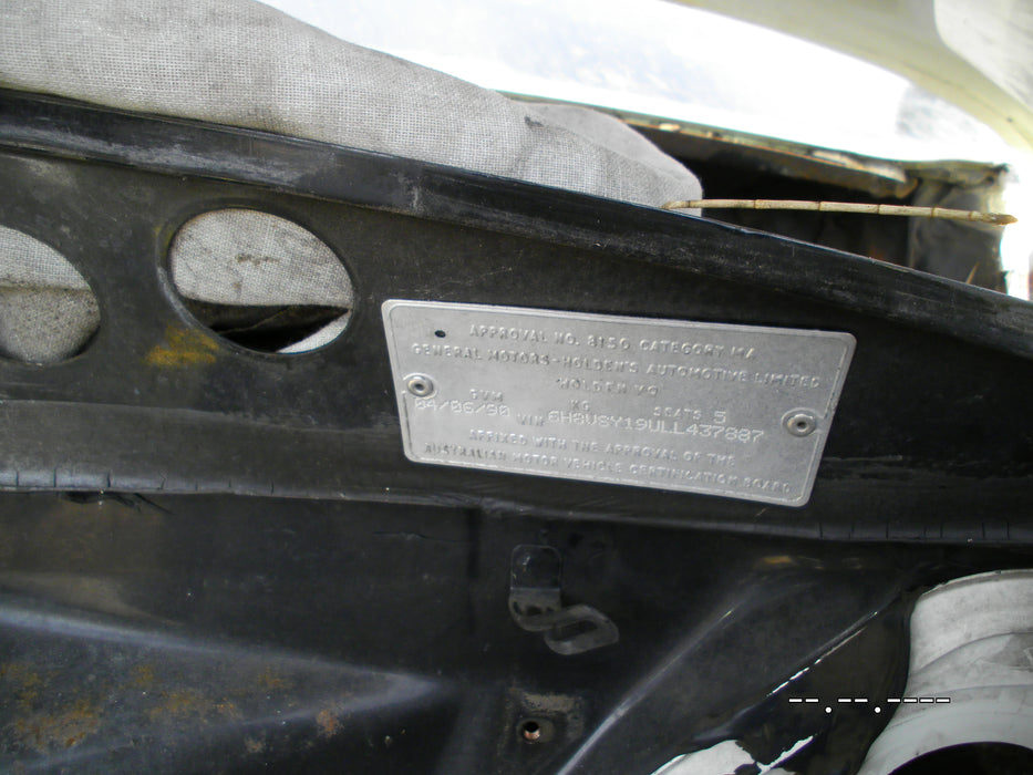 A015 - VQ HOLDEN STATESMAN - PASSENGER REAR DOOR - PAINT CODE ALASKAN WHITE #J064