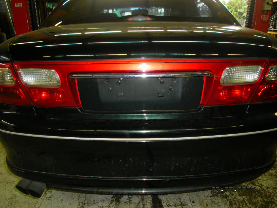 A050- Vt Holden Commodore - Bootlid - GREEN #1J052