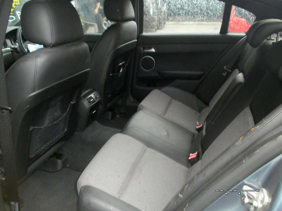 A064 - VE SERIES I HOLDEN Calais Sedan - Rear Seat