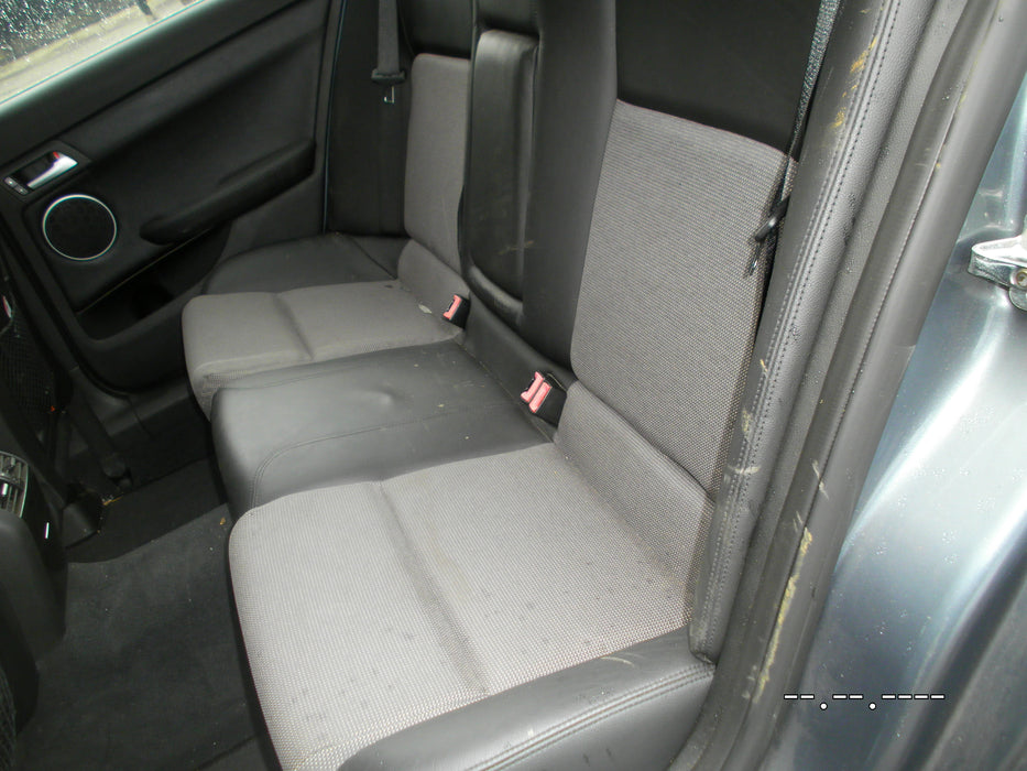 A064 - VE SERIES I HOLDEN Calais Sedan - Rear Seat