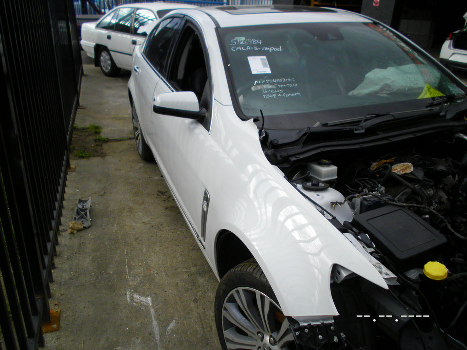A045 - VF Holden Calais Sedan - Side Mirror Driver Side - Herron White #679F