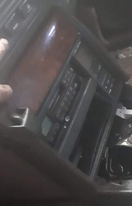 A038 - VS HOLDEN STATESMAN CAPRICE -  Eurovox Stereo 8490V with PIN CODE