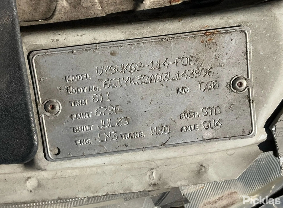 A199 - VY HOLDEN COMMODORE Sedan - Fuel Flap HERON WHITE #679F