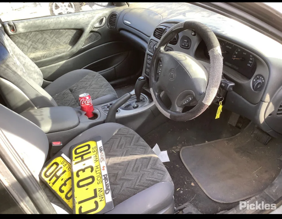 A136 - VX Holden Commodore Sedan SI (2001) - V6 AUTO Cluster: 105, 547kms (NB) P/N: 92087561