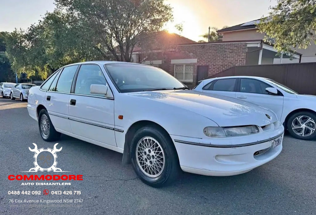 A319 - VR / Holden Commodore Berlina, Auto 208,XXXkms Paint Code #J073 Herron White
