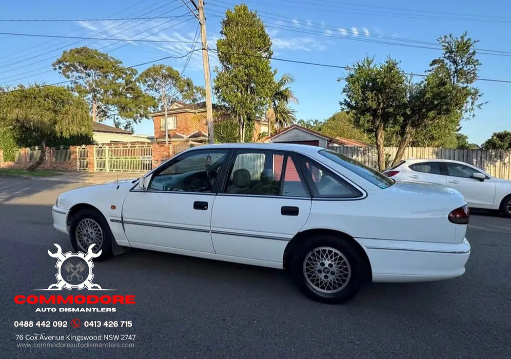 A319 - VR / Holden Commodore Berlina, Auto 208,XXXkms Paint Code #J073 Herron White