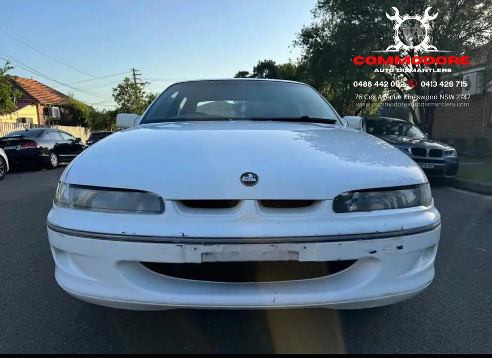 A319 - VR / Holden Commodore Berlina, Auto 208,XXXkms Paint Code #J073 Herron White