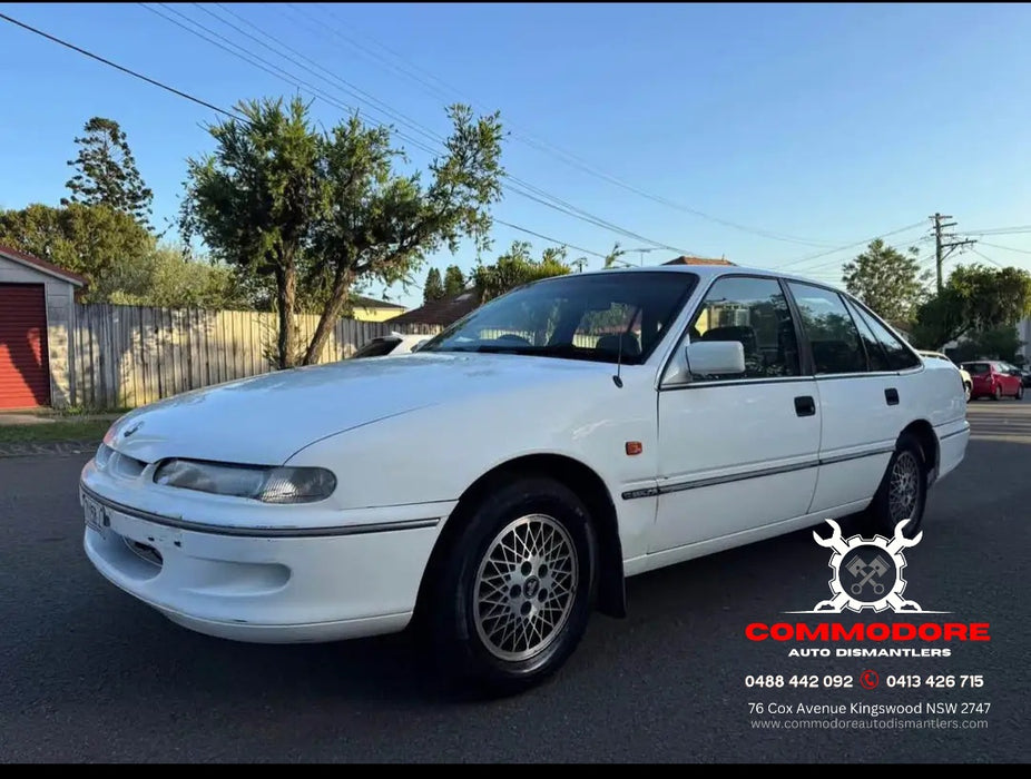 A319 - VR / Holden Commodore Berlina, Auto 208,XXXkms Paint Code #J073 Herron White