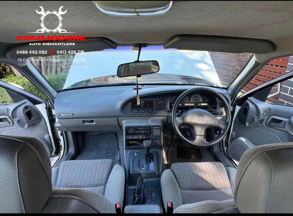 A319 - VR / Holden Commodore Berlina, Auto 208,XXXkms Paint Code #J073 Herron White