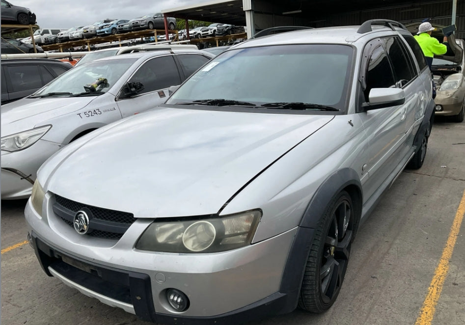 A205 - VZ ADVENTRA WAGON (2004) - Cluster V8 AUTO LS1 - 243, 346kms (LVL 2 HS) P/N: 92158447