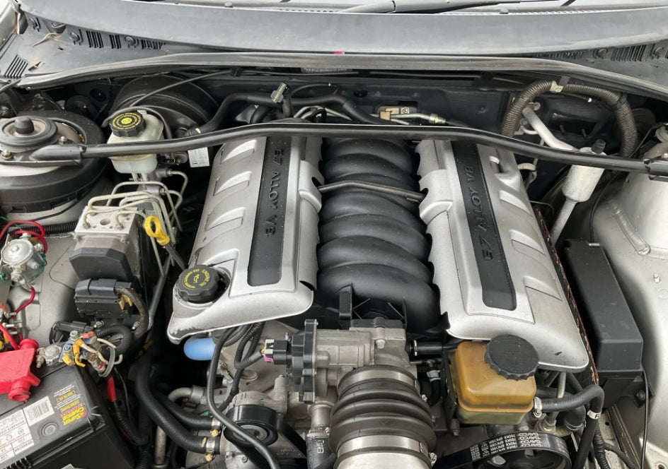 a205 - (DEC/2004) VZ Holden Adventra V8 LS1 - ECU  Service #12586243 (Green & Blue Plug)