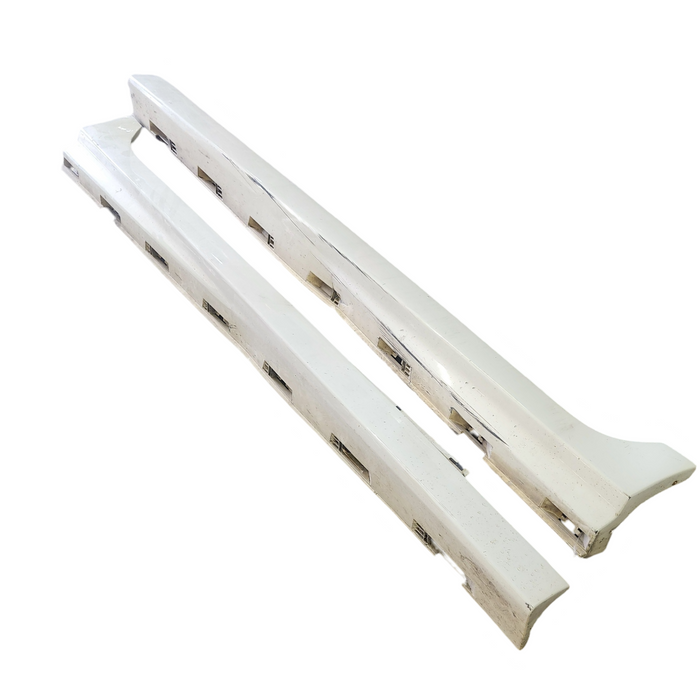 A204 - VE SV6 Holden Commodore Sedan - Sideskirt (PAIR) Herron White