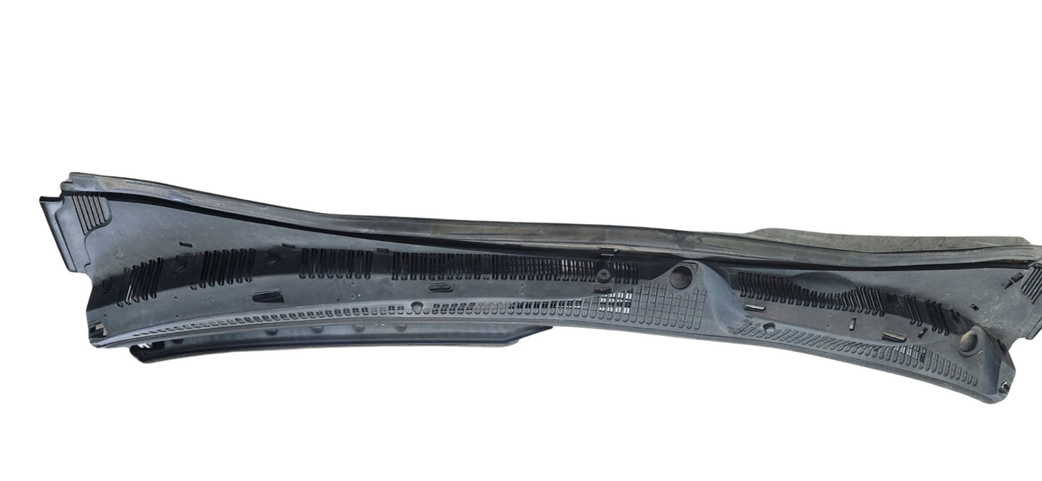 A227 - VY EQUIPE SEDAN - Wiper Cowl