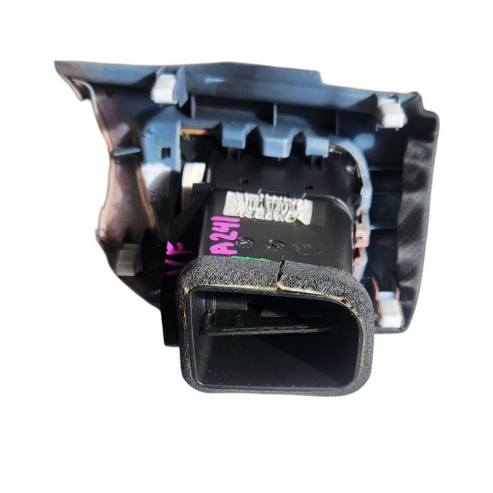 A241 - VF SV6 SEDAN - Dash Pad Driver's VENT