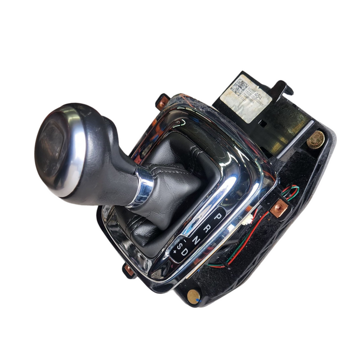 A241 - VF SV6 SEDAN - Gear Shifter V6 AUTO
