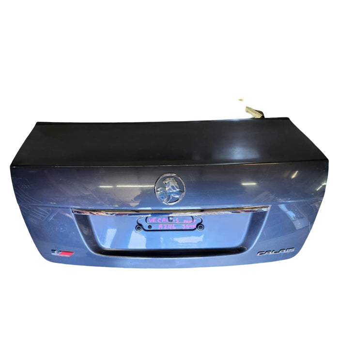 A246 - VE SERIES I HOLDEN CALAIS V SEDAN - Bootlid with Badges and Garnish - EVOKE MICA METALIC #354N