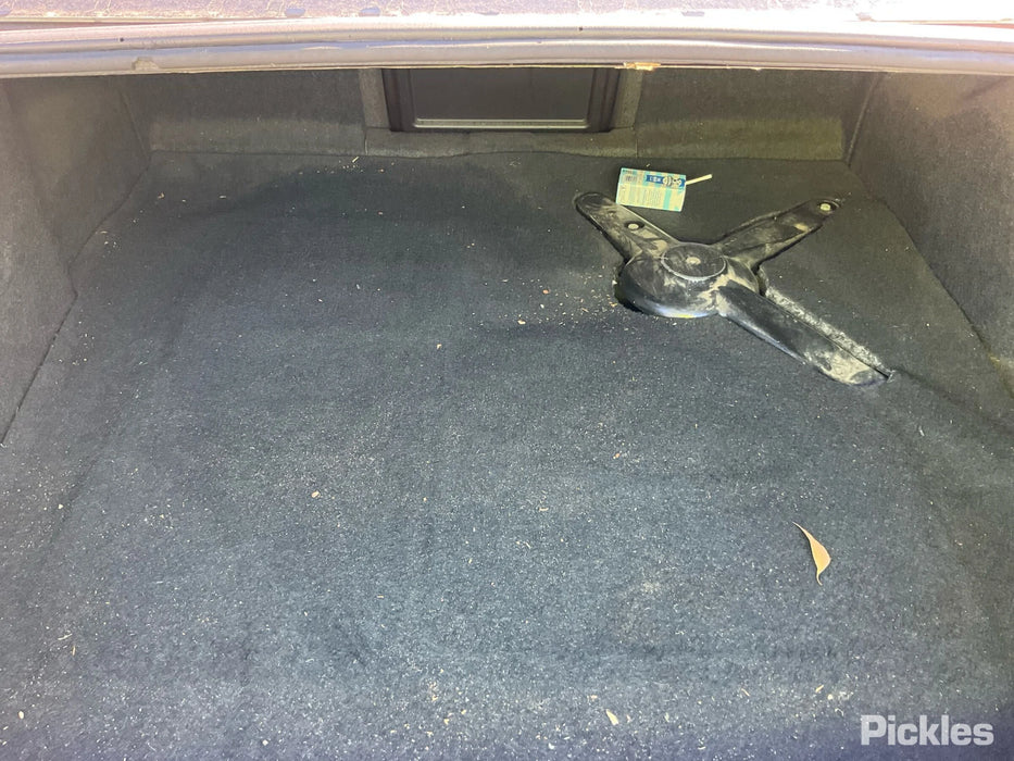 A295 - WN Holden Statesman V6 LWR Gas Motor MYA, Auto 136,XXXkms Paint Code #790F Phantom Black