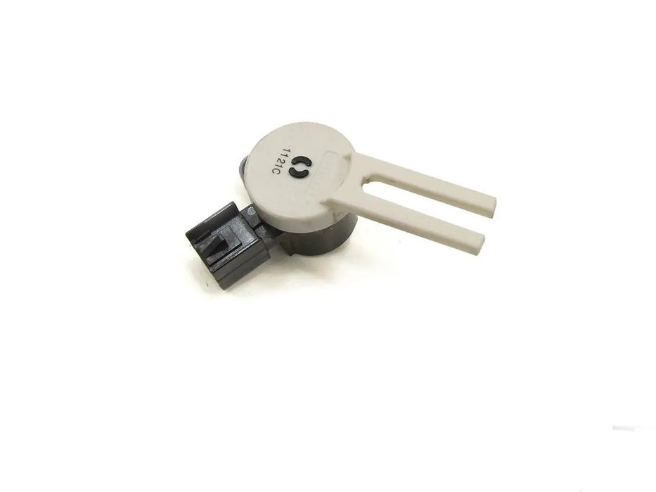 VE / WM - BRAKE LIGHT PEDAL SWITCH / CRUISE CONTROL