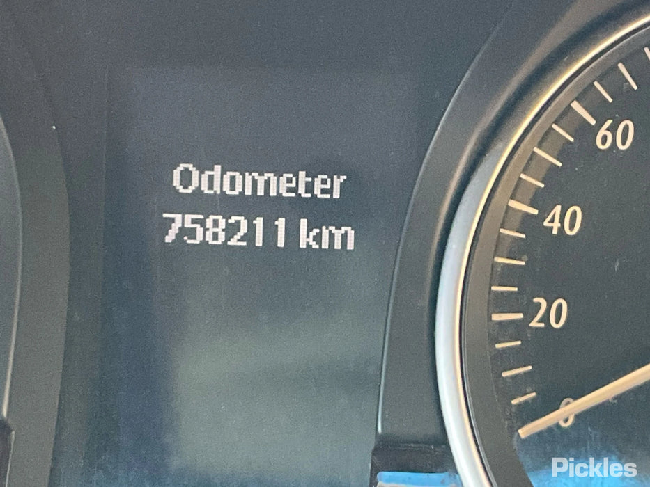 A269 - WM Holden Statesman V6 LY7, Auto M82, 758,XXXkms Heron White #679F
