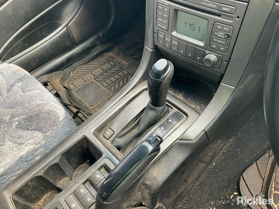 A253 - VZ Holden Crewman (2007) - Stereo (BLAUPUNKT) Single CD Radio w/ CODE: #5560 - S/N: 92084568